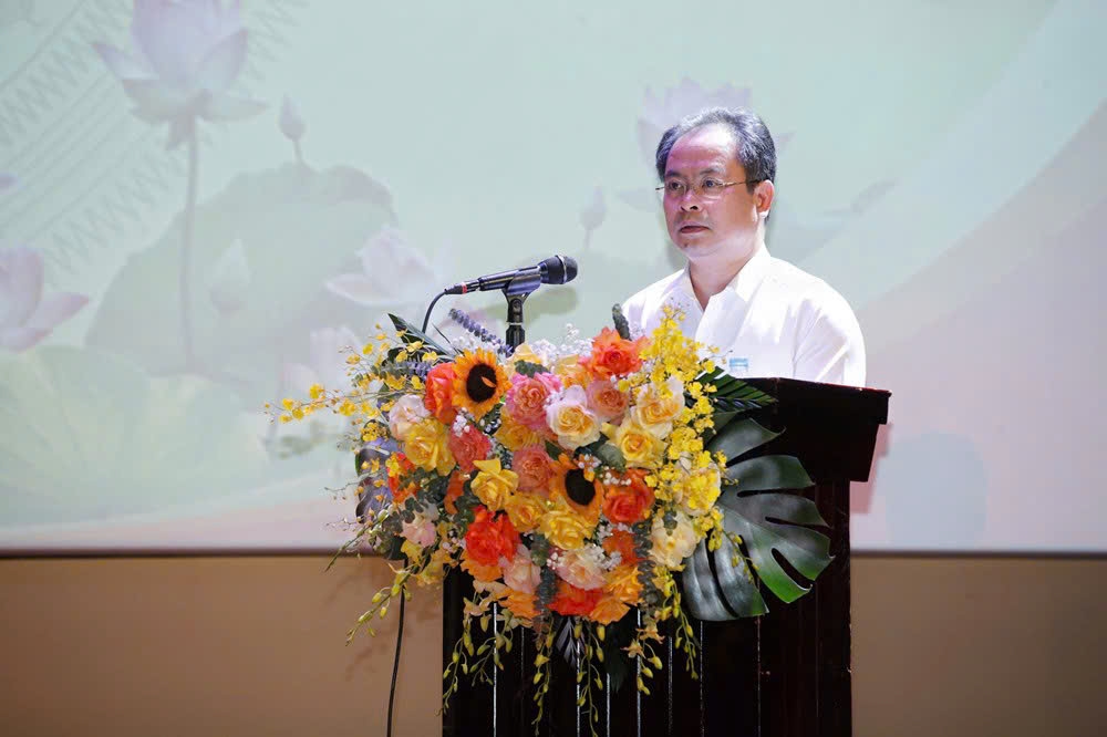 Ông Lại Vũ Hiệp, Phó Giám đốc Sở Văn hóa, Thể thao và Du lịch tỉnh Lào Cai phát biểu tại Hội nghị