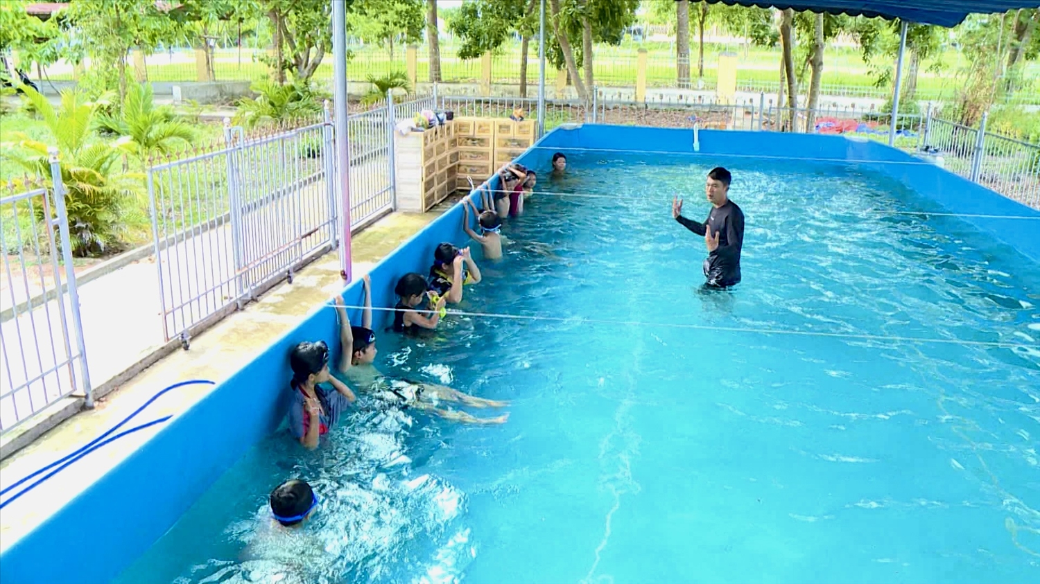 Các cơ sở giáo dục, địa phương cần chủ động mở các các lớp dạy kỹ năng bơi cho học sinh, trẻ em 