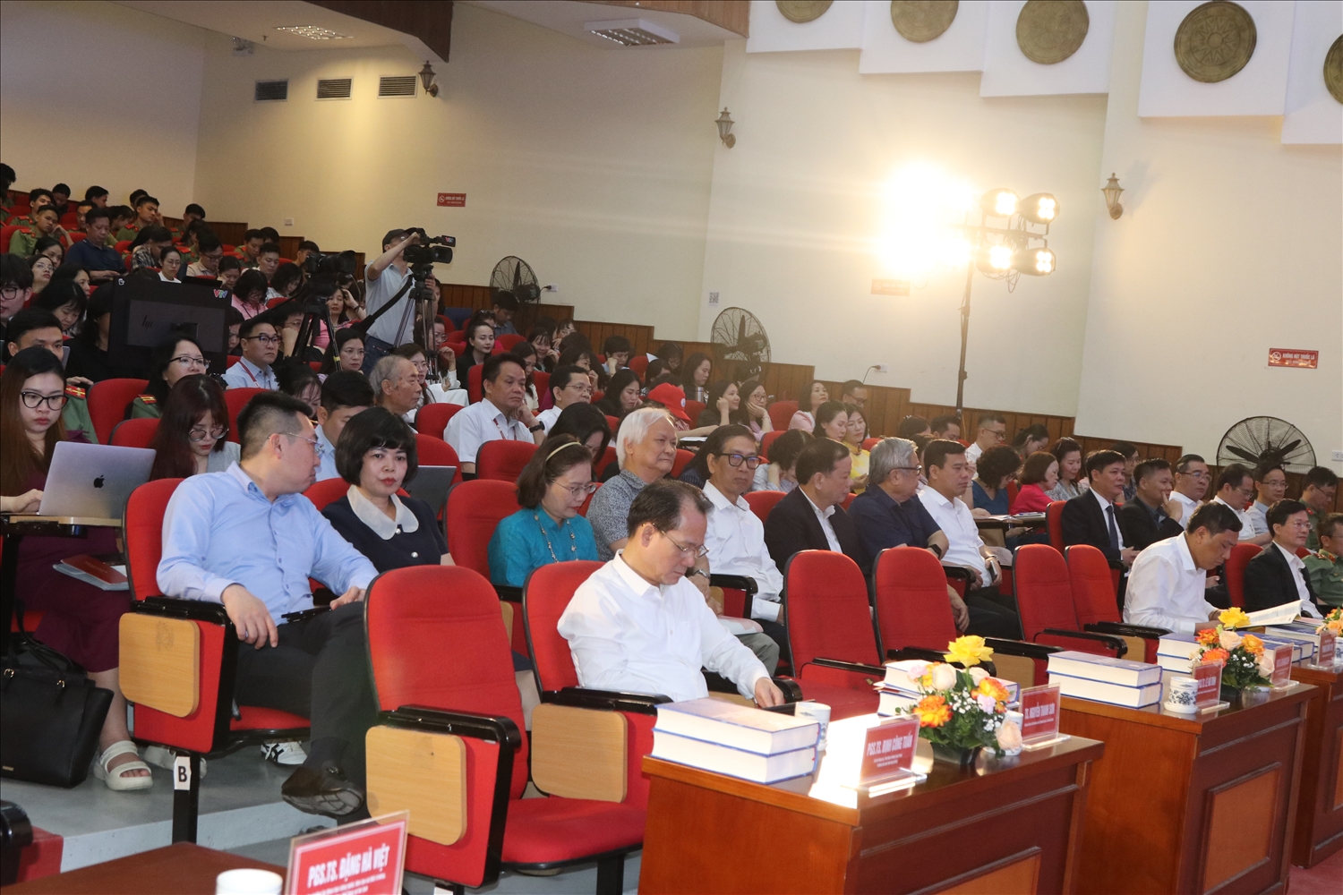 Các đại biểu tham dự Hội thảo