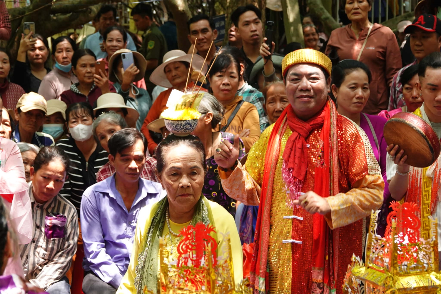 Đối với biểu diễn múa bóng rỗi, ông Xô cho biết đây là nét văn hoá có từ rất lâu, thu hút đông đảo các nghệ nhân ở miền Tây như An Giang, Đồng Tháp, Cần Thơ và Nhân dân trên địa bàn tham gia biểu diễn