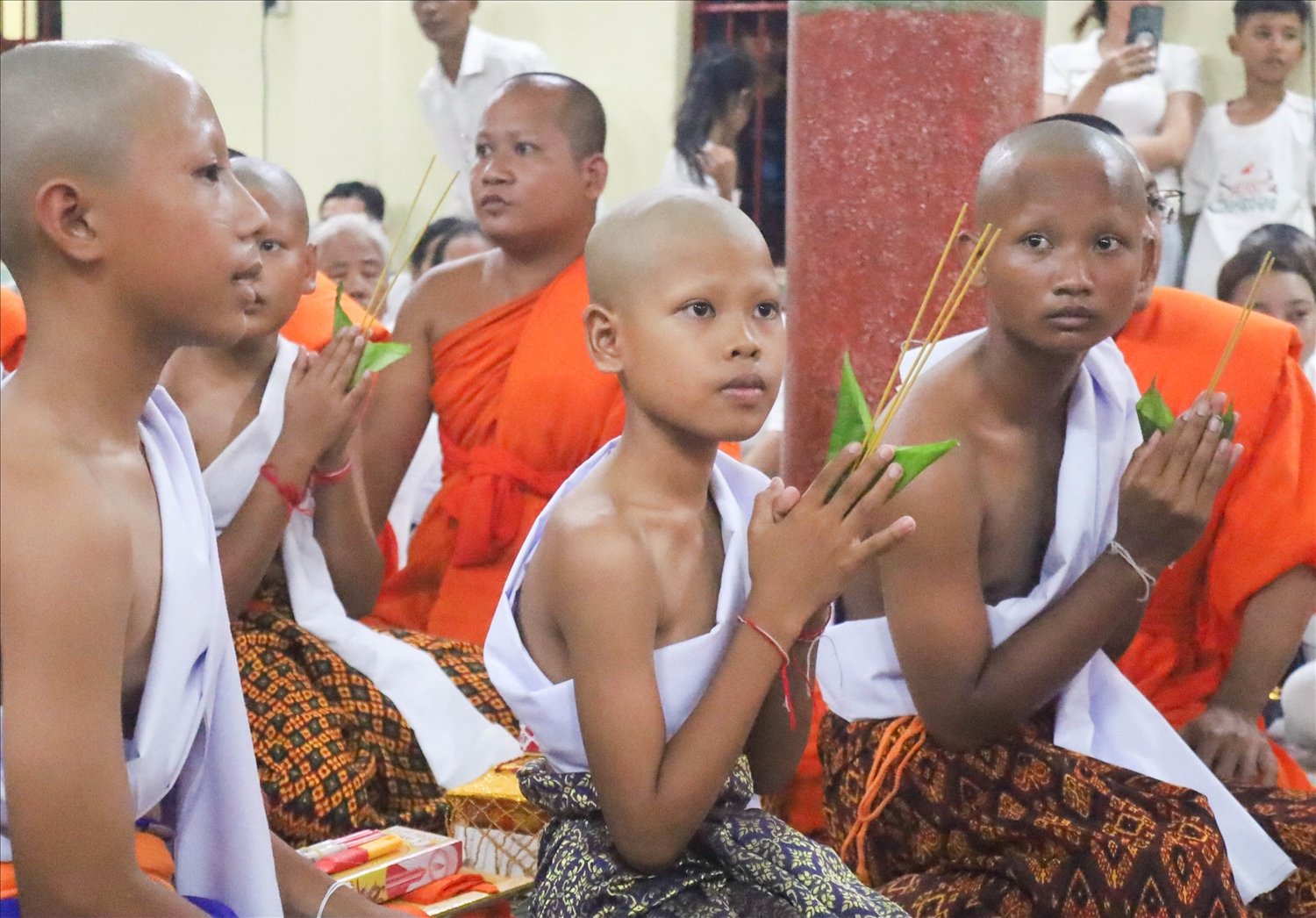 Các em nhỏ Khmer đi tu để báo hiếu cha mẹ, để học làm người có ích