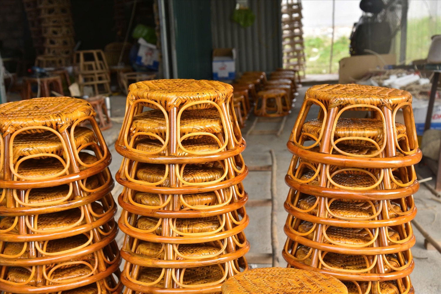 Những chiếc ghế mây được ưa chuộng bởi thân thiện với môi trường, rất bền, không biến dạng ở mọi điều kiện thời tiết