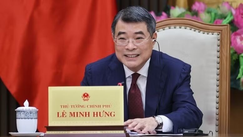 Thủ tướng Lê Minh Hưng điện đàm với Thủ tướng Singapore Lawrence Wong. (Ảnh: VGP/Nhật Bắc)