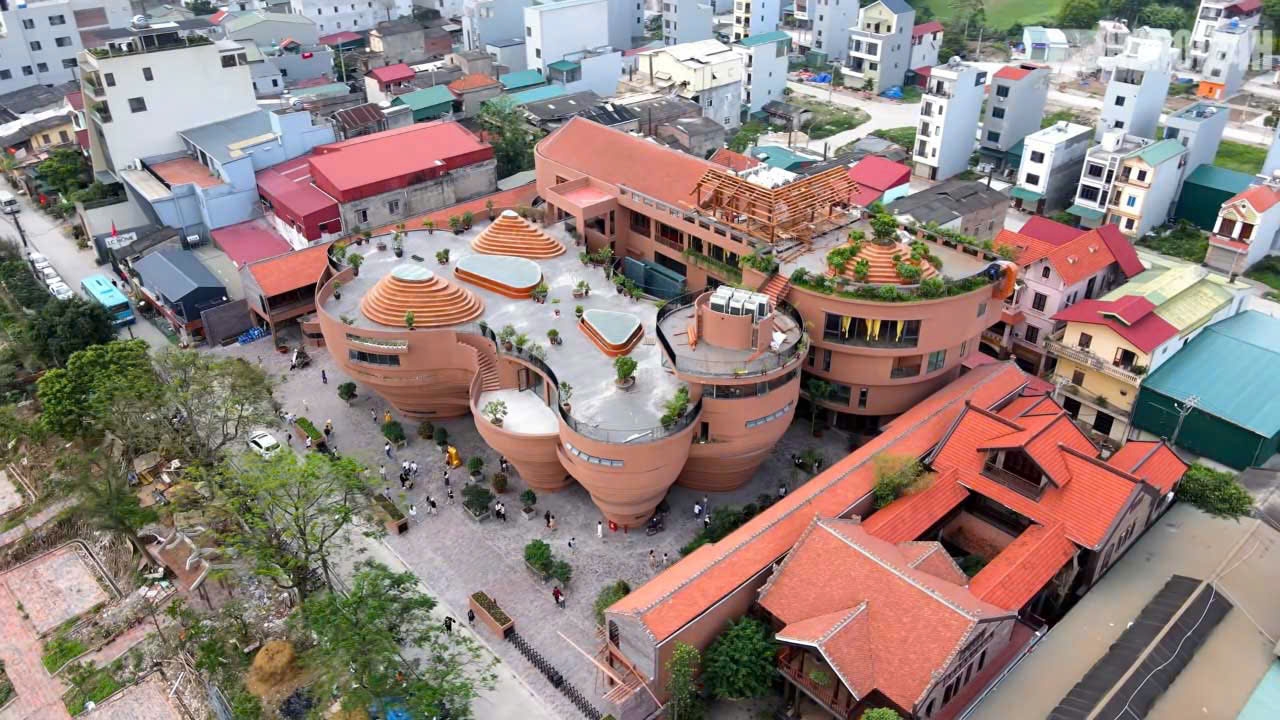 Toàn cảnh bảo tàng gốm Bát Tràng nhìn từ trên cao (Ảnh St)