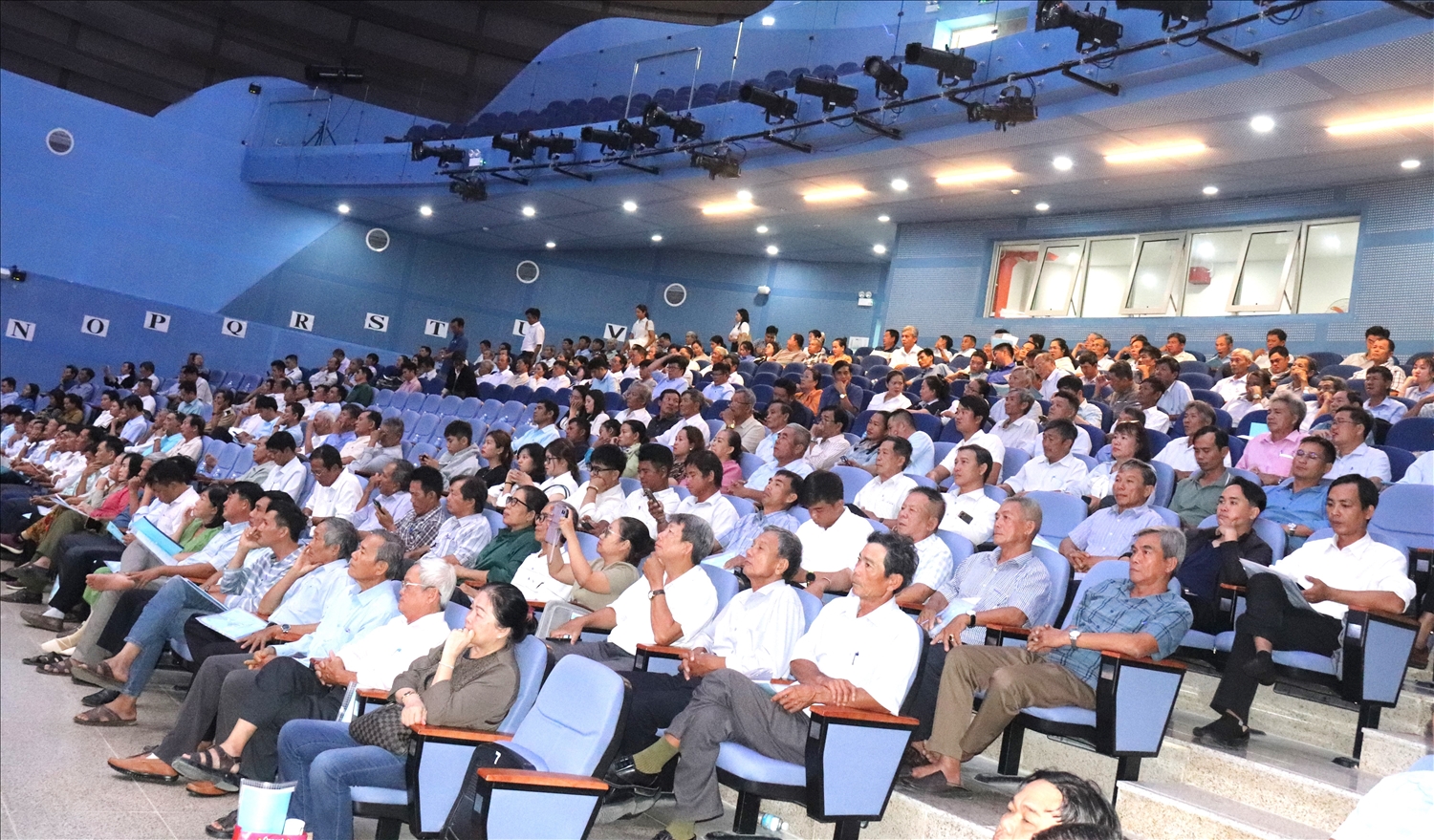 Các đại biểu tham dự lớp Tập huấn kiểm kê di sản. (Ảnh X.H)