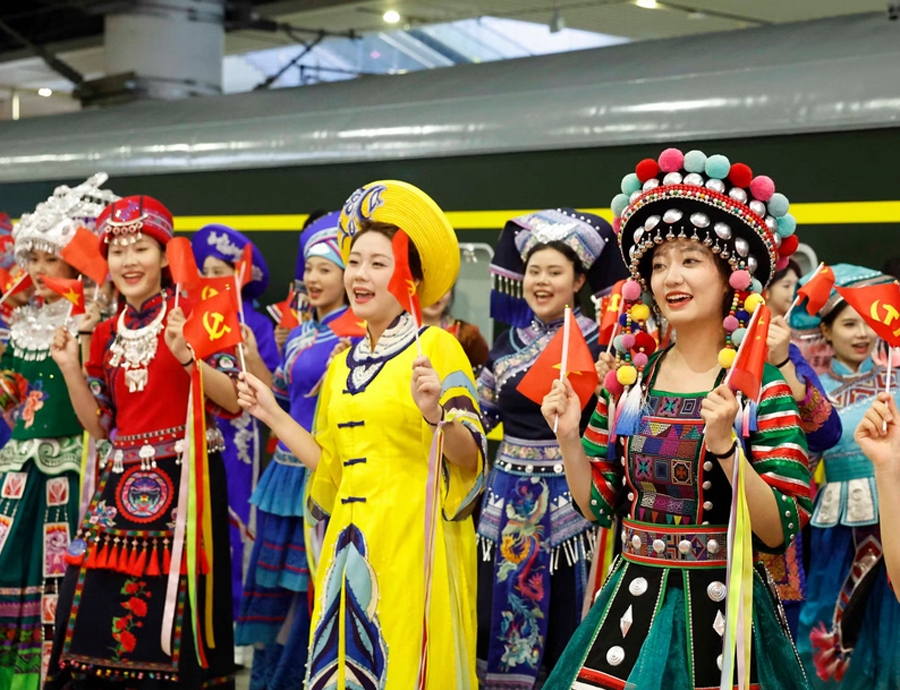 Lễ tiễn Tổng Bí thư, Chủ tịch nước Tô Lâm cùng Phu nhân tại ga Nam Ninh Đông, thành phố Nam Ninh. (Ảnh: THỐNG NHẤT/TTXVN)