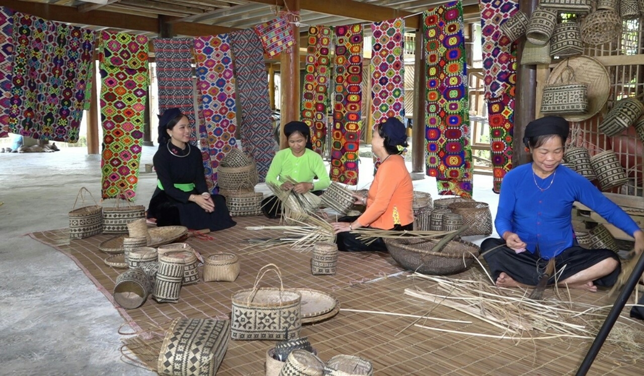 Đến với Nghĩa Đô du khách còn có dịp khám phá, trải nghiệm văn hóa của đồng bào các dân tộc nơi đây (Ảnh Trọng Bảo)