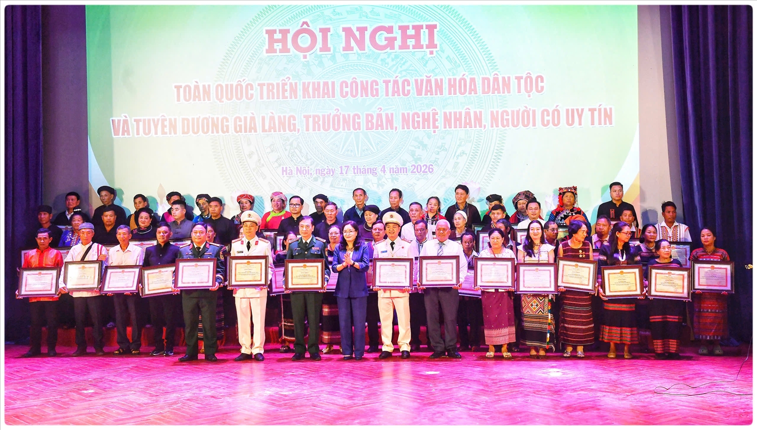 Bộ Văn hoá Thể thao và Du lịch đã tuyên dương 66 già làng, trưởng bản, Người có uy tín, nghệ nhân đã có thành tích tiêu biểu trong công tác bảo tồn, phát huy giá trị văn hoá truyền thống các dân tộc tại địa phương