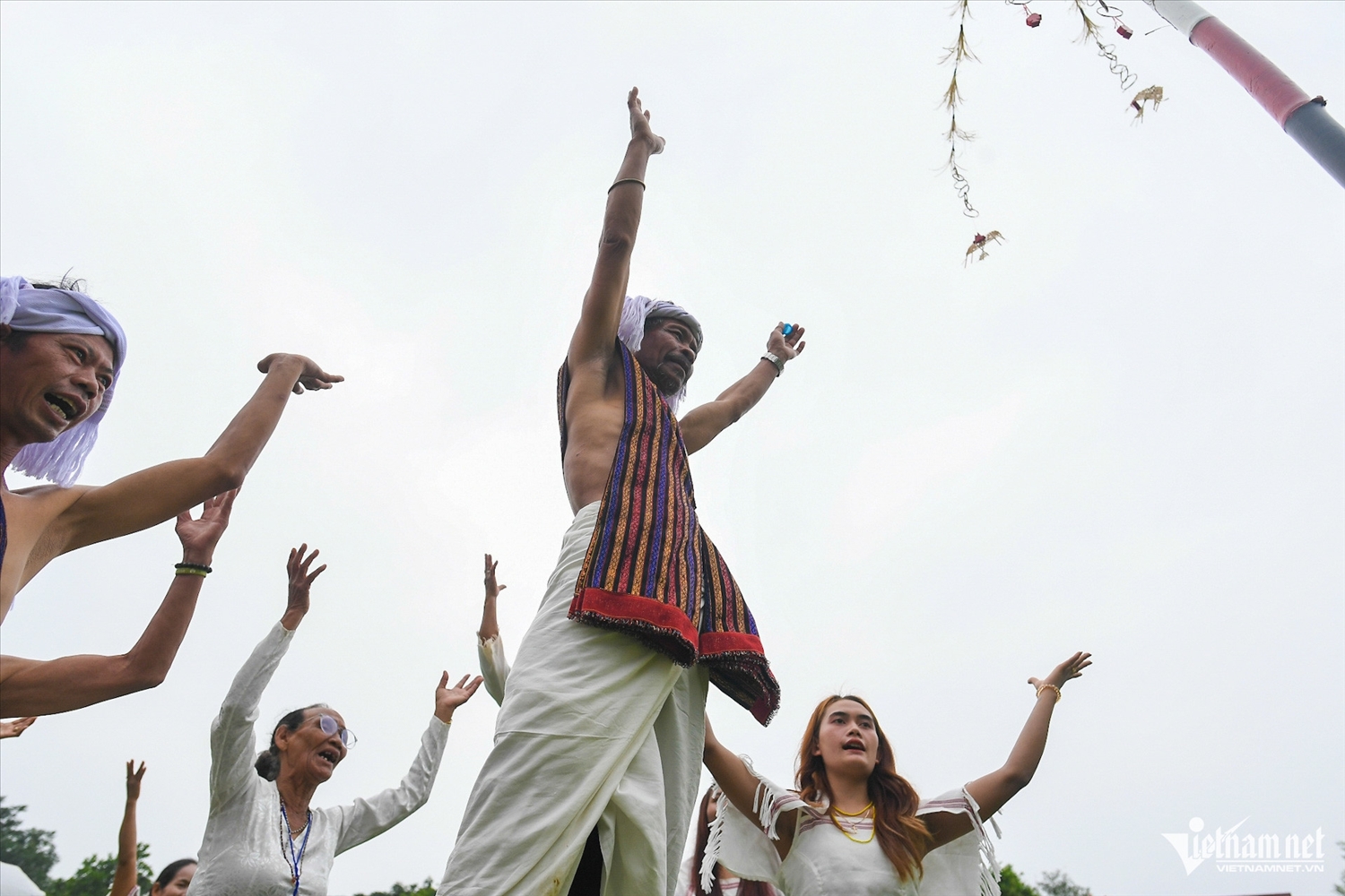 (TIN DẪN) Xem người Tày, Khmer, Chu Ru... làm lễ son tràng, cúng trăng giữa lòng Hà Nội 8