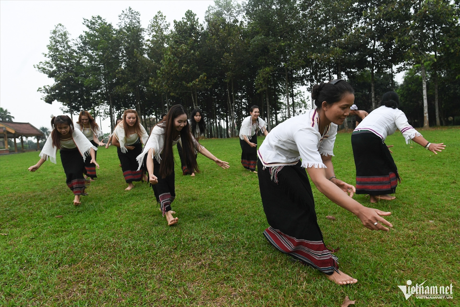 (TIN DẪN) Xem người Tày, Khmer, Chu Ru... làm lễ son tràng, cúng trăng giữa lòng Hà Nội 9