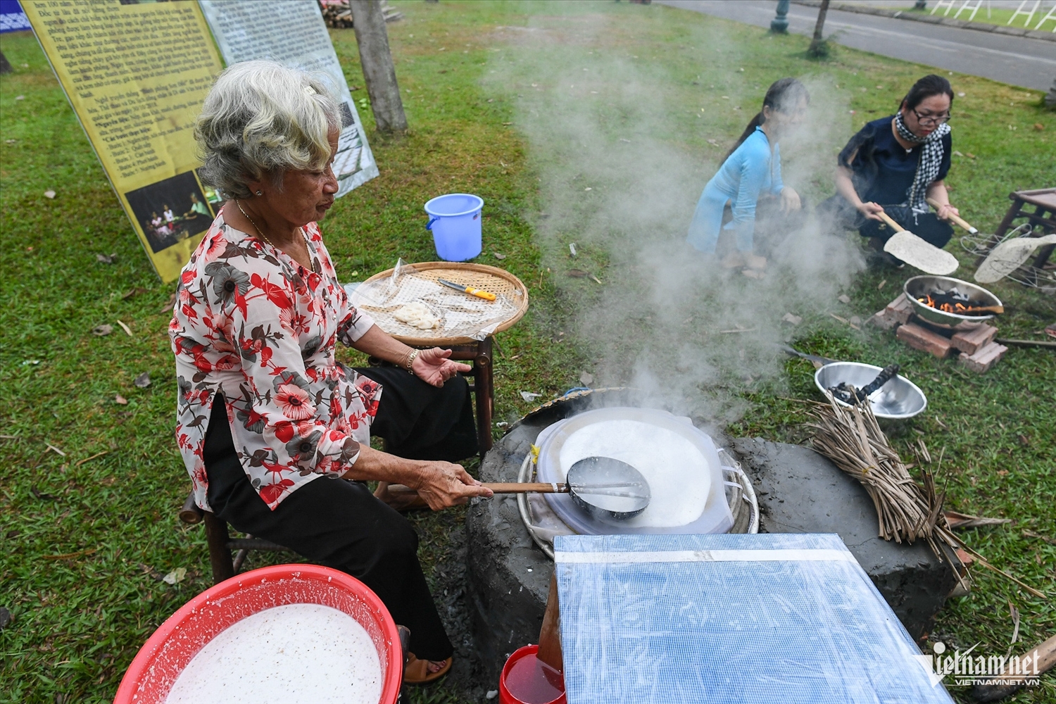 (TIN DẪN) Xem người Tày, Khmer, Chu Ru... làm lễ son tràng, cúng trăng giữa lòng Hà Nội 13