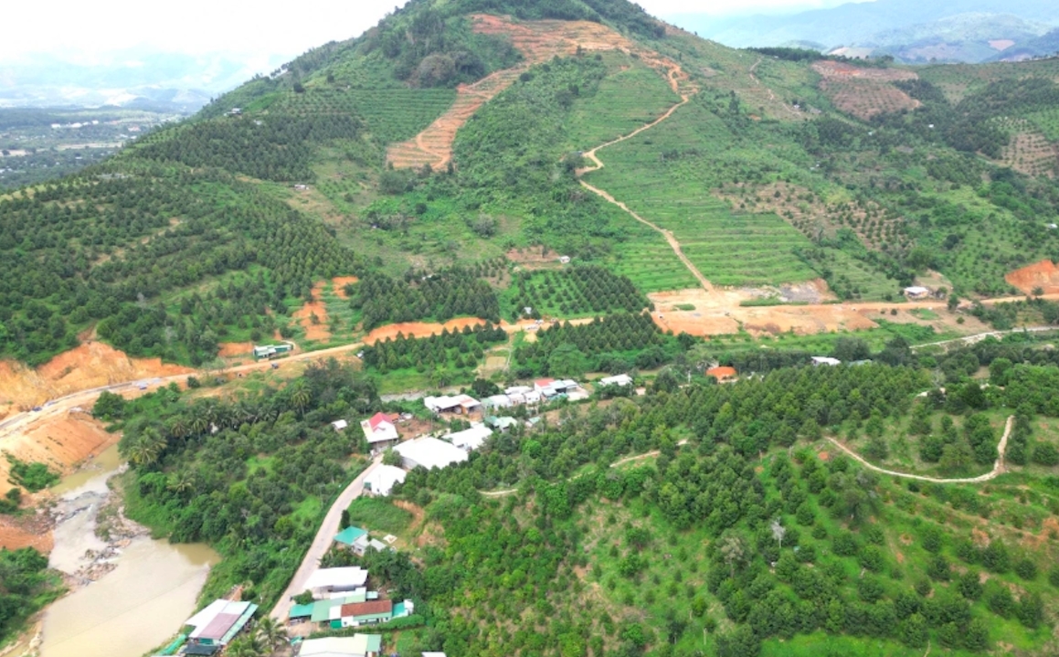 Những vườn cây trái xanh tốt ở miền núi Khánh Hoà. (Ảnh: T.T)