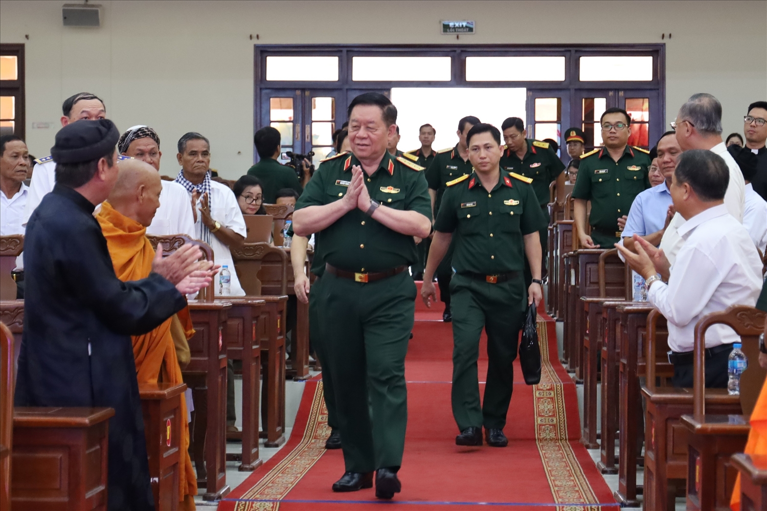 Đại tướng Nguyễn Trọng Nghĩa, Ủy viên Bộ Chính trị, Bí thư Trung ương Đảng, Ủy viên Thường trực Quân ủy Trung ương, Chủ nhiệm Tổng cục Chính trị Quân đội Nhân dân Việt Nam, chủ trì buổi gặp mặt.