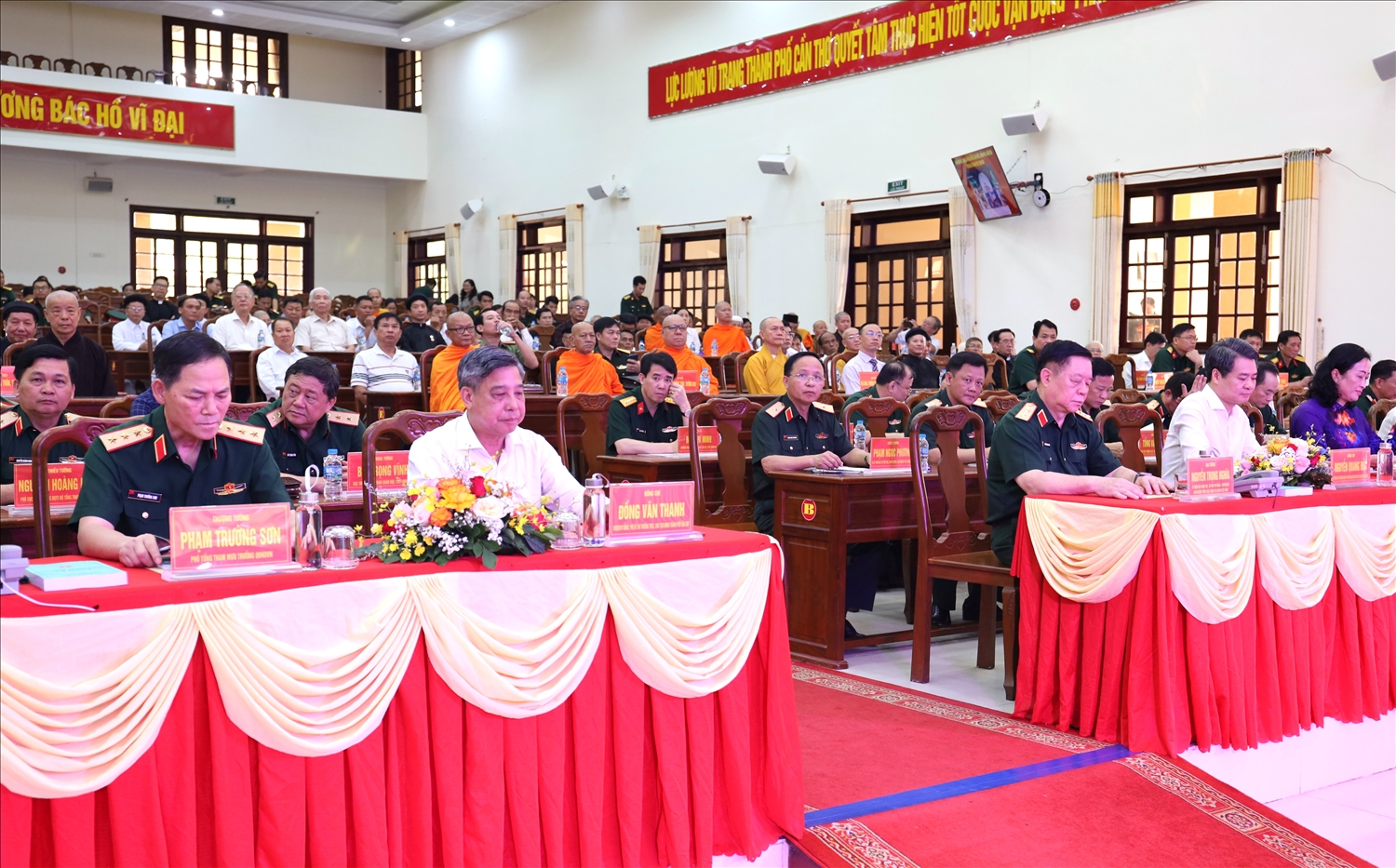 Buổi gặp mặt là dịp để các đại biểu là Người có uy tín và chức sắc tôn giáo