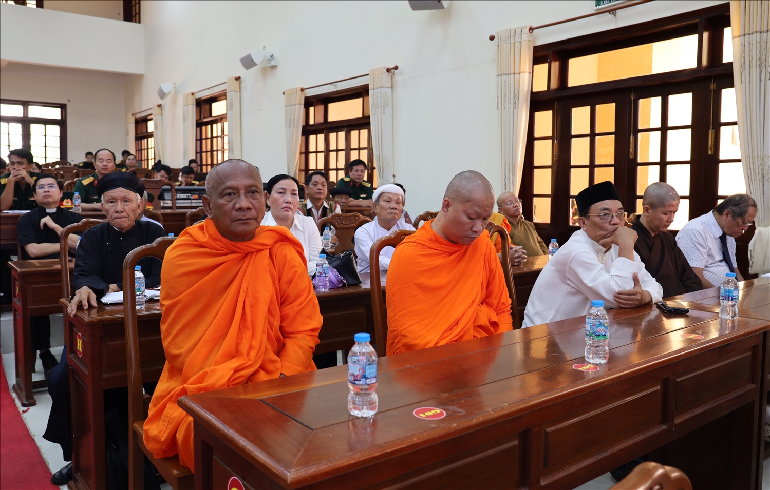 Các chức sắc tôn giáo, Người có uy tín tiêu biểu trong đồng bào dân tộc thiểu số tại Nam Bộ tại buổi gặp mặt