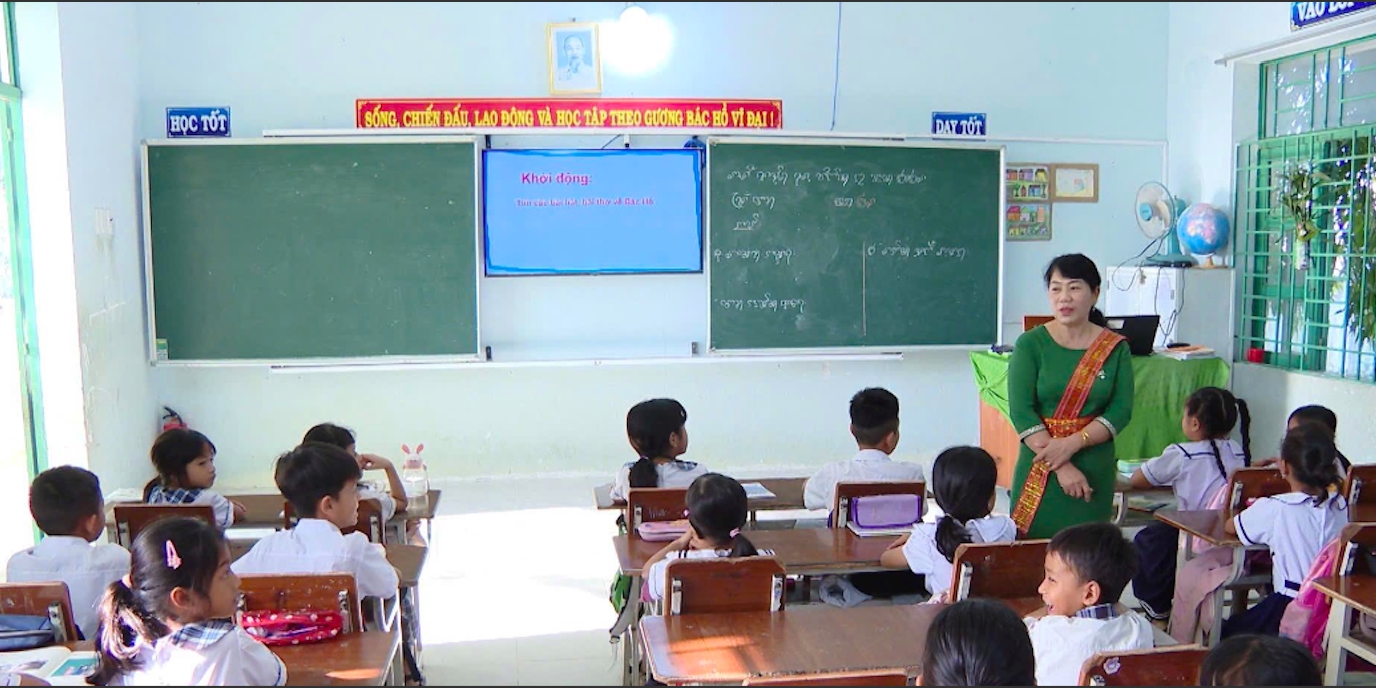 Mỗi tuần, các em học sinh có 2 tiết học tiếng Chăm. (Ảnh S.C)