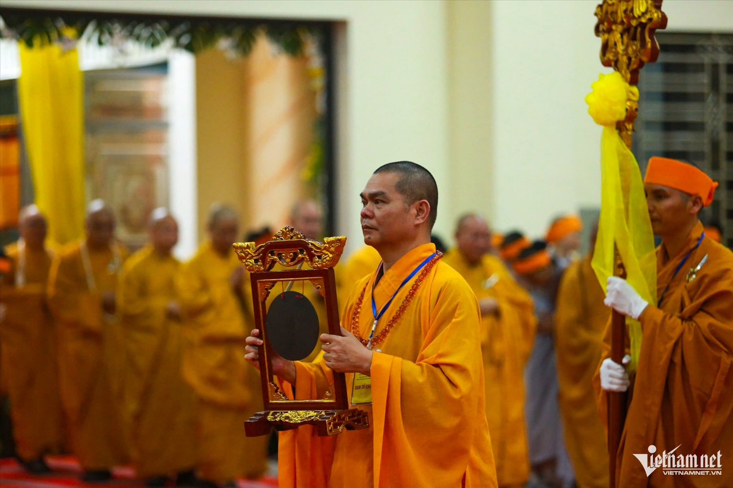 Đông đảo Phật tử và nhân dân địa phương đến dâng hương tiễn biệt bậc cao tăng