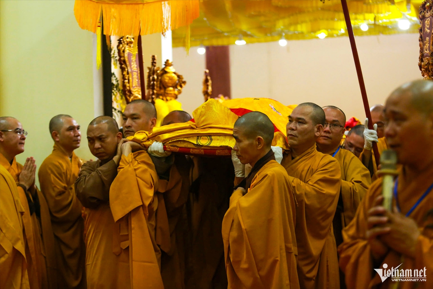 Cung thỉnh nhục thân Trưởng lão Hòa thượng tân viên tịch nhập kim quan