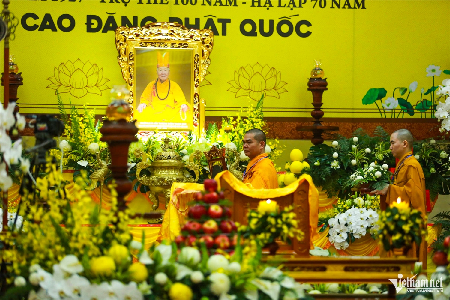 Giác linh đường - nơi tôn trí kim quan Trưởng lão Hòa thượng Thích Thanh Dục, Phó Pháp chủ Hội đồng Chứng minh tân viên tịch