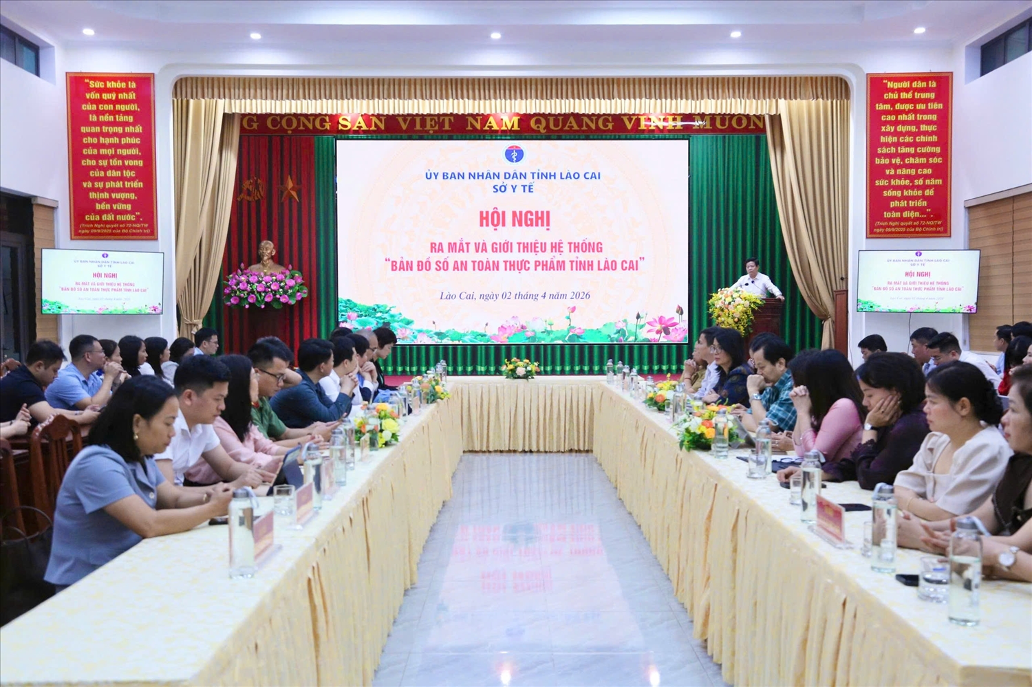 Việc ứng dụng công nghệ thông tin, chuyển đổi số có vai trò quan trọng trong công tác bảo đảm an toàn thực phẩm (Ảnh Trọng Bảo)