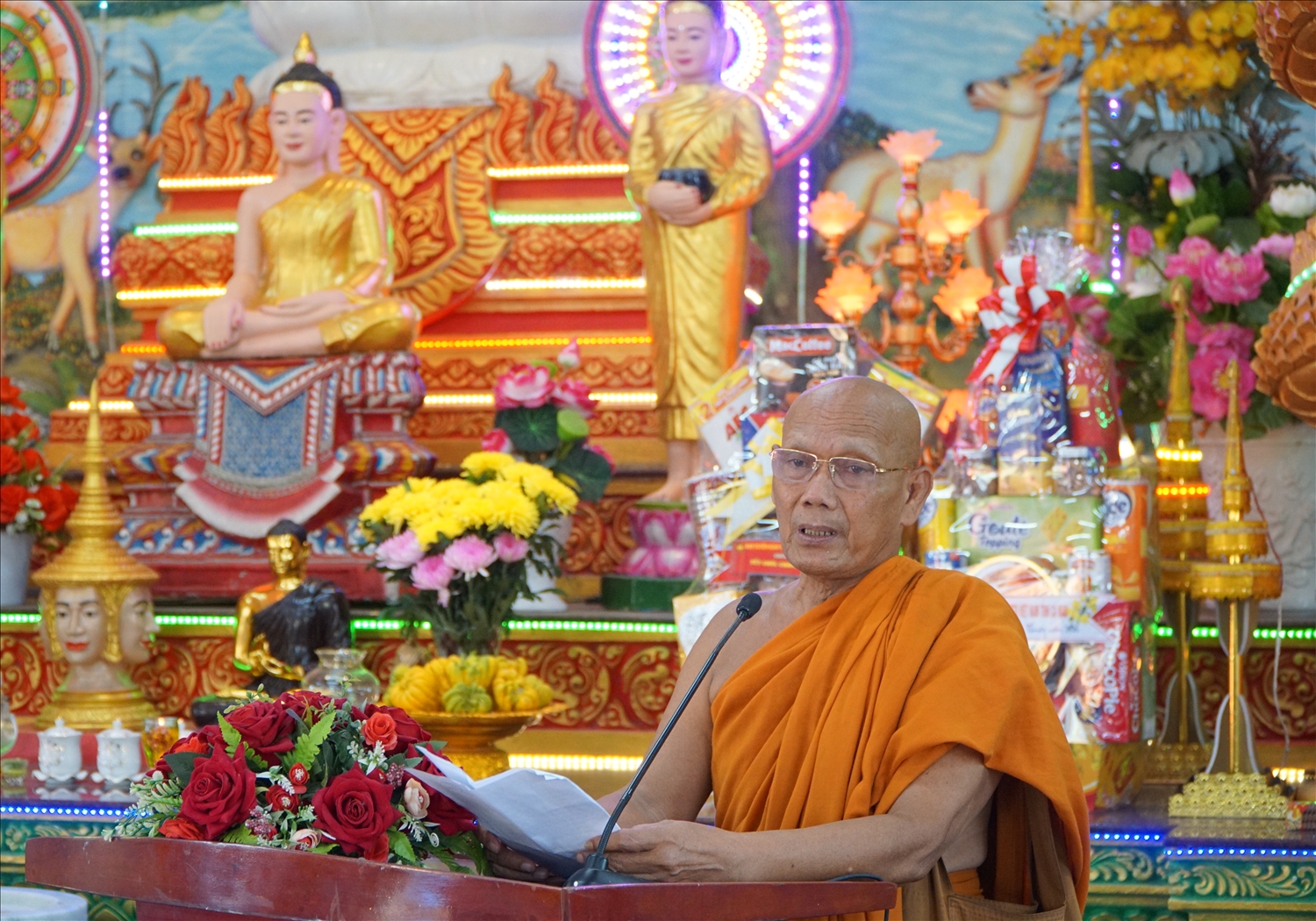 Hòa thượng Thạch Hà phát biểu cảm ơn đoàn công tác