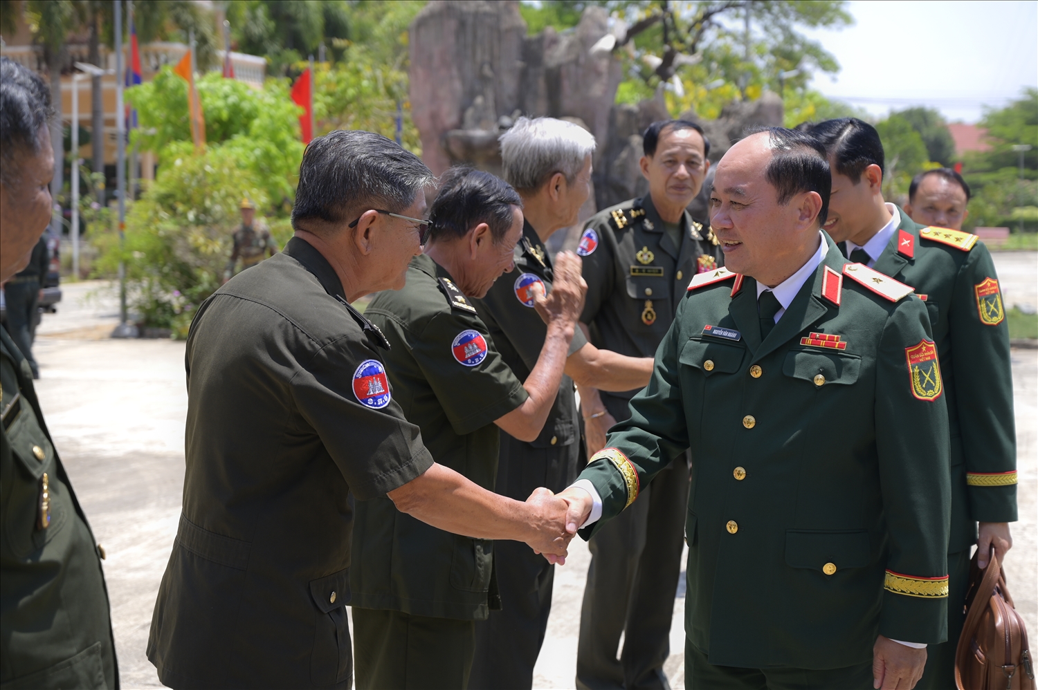Đoàn công tác Bộ CHQS tỉnh An Giang thăm, chúc tết tại Bộ Tư lệnh Quân khu 3, Quân đội Hoàng gia Campuchia