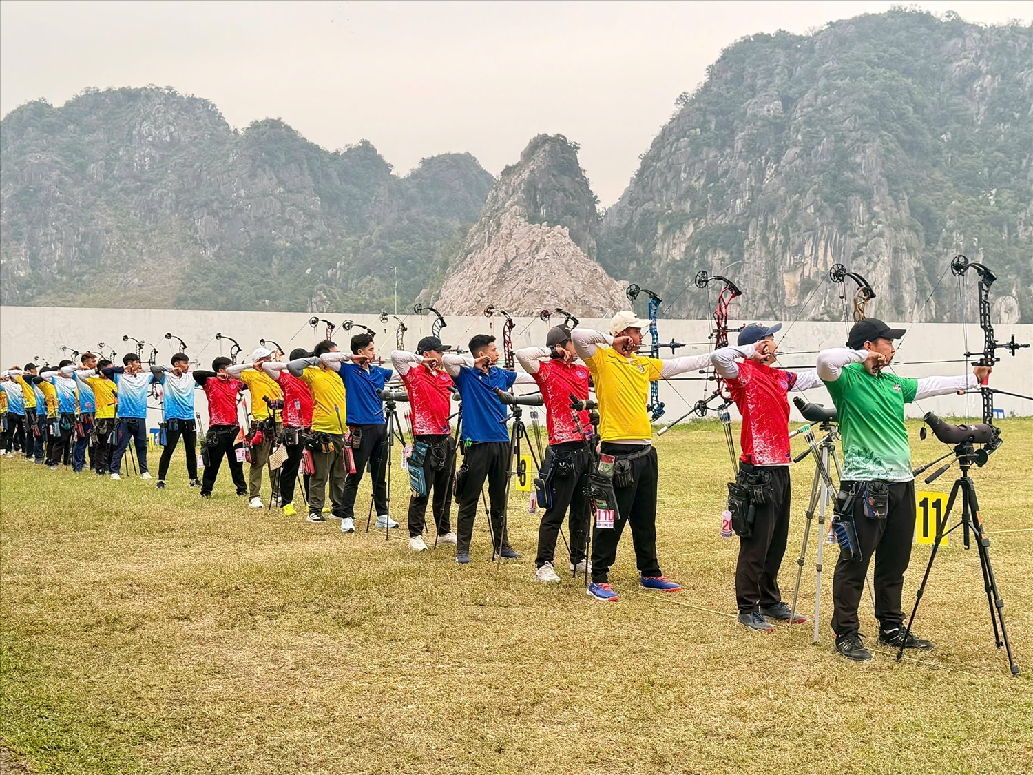 Giải năm nay quy tụ 198 vận động viên đến từ 12 đoàn