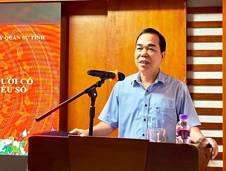 Phó Giám đốc Sở Dân tộc và Tôn giáo Cầm Bá Tường phát biểu khai mạc hội nghị.