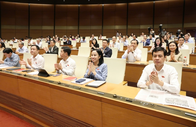 Quốc hội nghe Tờ trình và báo cáo thẩm tra về việc thành lập thành phố Đồng Nai trực thuộc Trung ương - Ảnh: VGP/Nhật Bắc