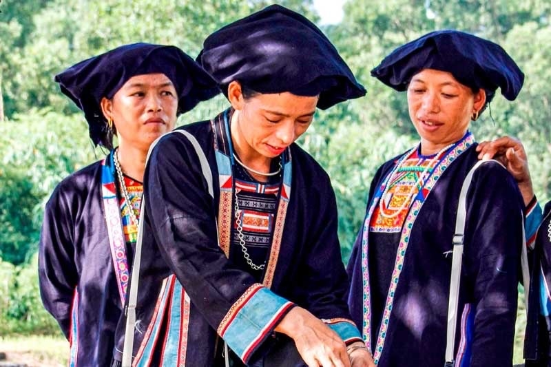 Trang phục dân tộc H'mông Đen khá đơn giản. Ảnh: dantoctongiao