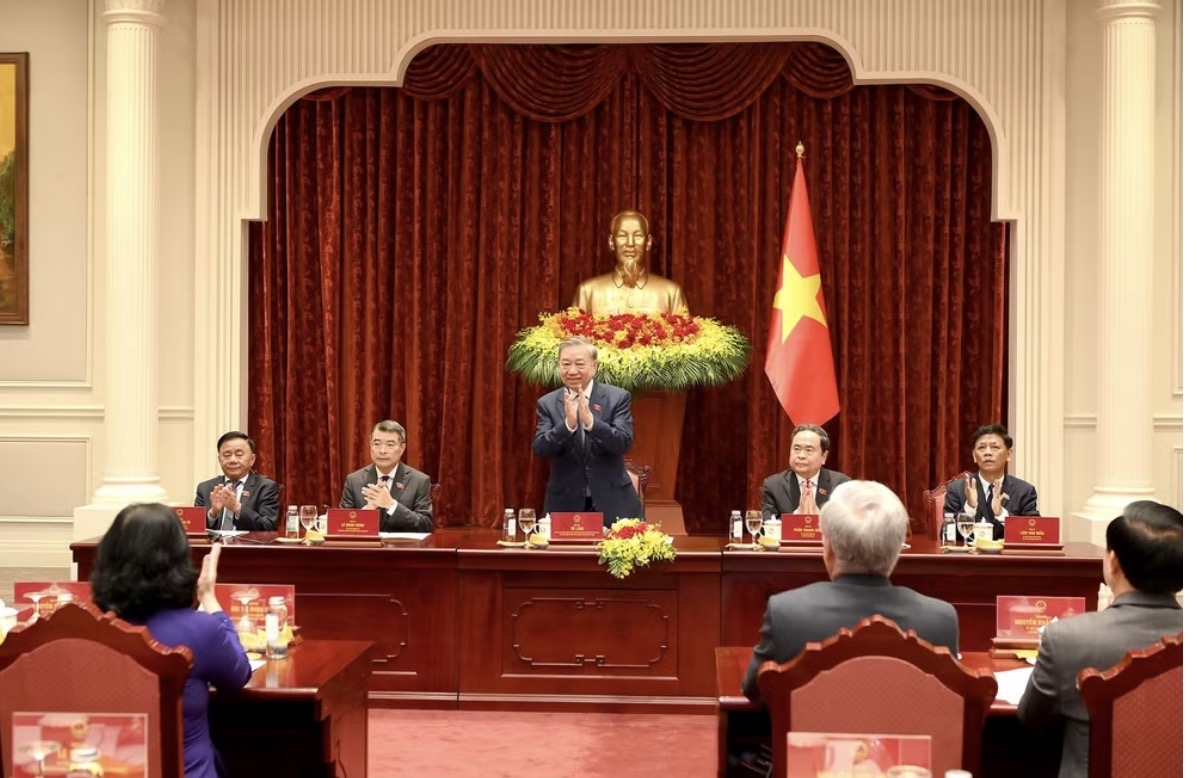 Tổng Bí thư, Chủ tịch nước Tô Lâm và các đồng chí lãnh đạo Đảng, Nhà nước chủ trì cuộc gặp mặt. (Ảnh: ĐĂNG KHOA)