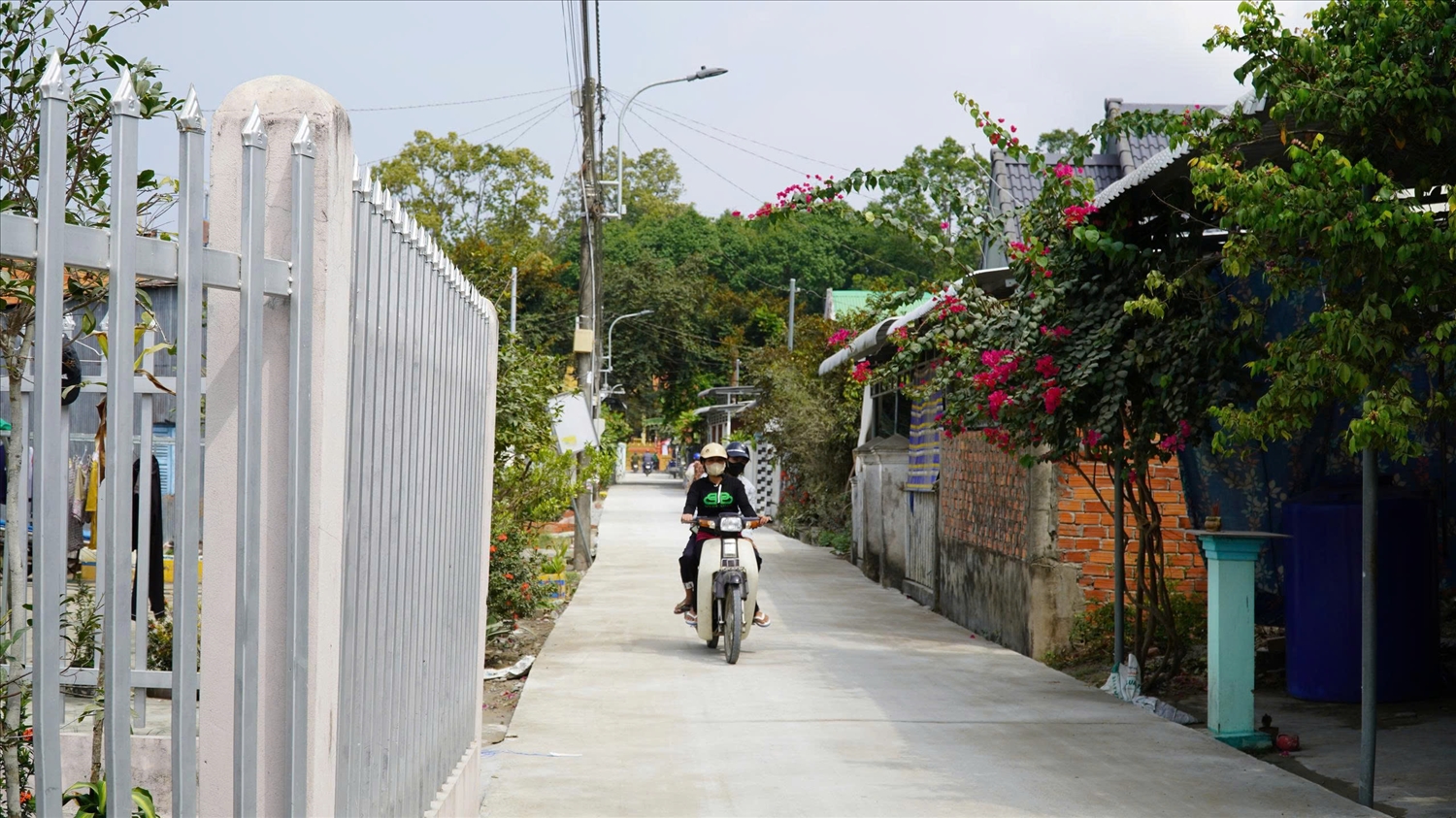 Kết cấu hạ tầng được đầu tư đồng bộ đã tạo sức sống mới ở phum sóc đồng bào Khmer tại xã Định Hòa, An Giang