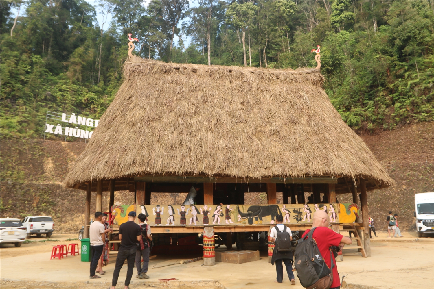 Nhà gươl được giữ gìn nét đẹp văn hoá Cơ Tu. (Ảnh HT)