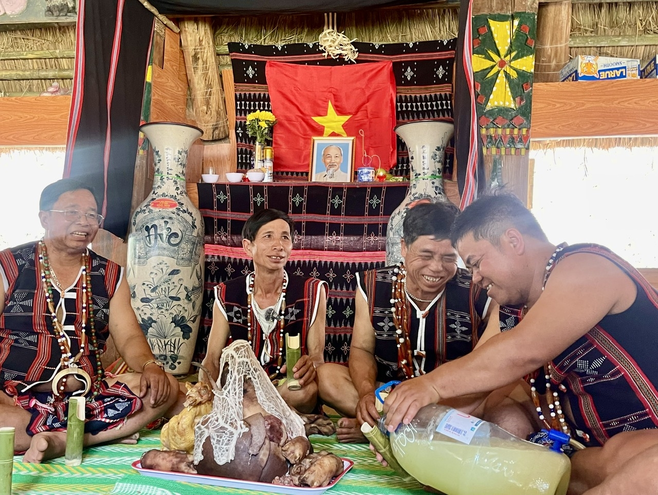 Nhà gươl được xem như báu vật của đồng bào Cơ Tu. (Ảnh HT)