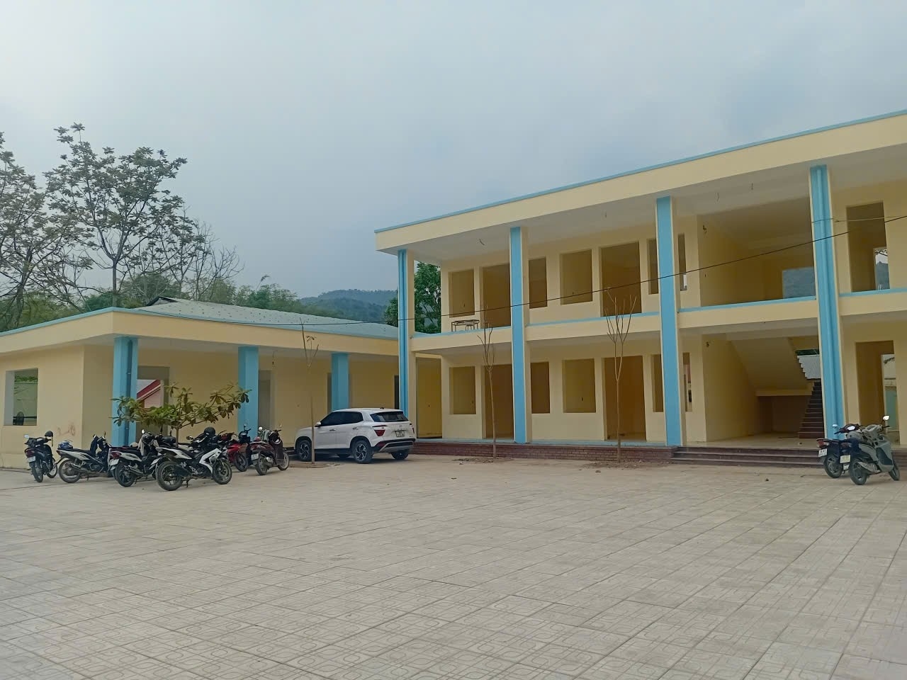 Nhiều công trình dù đã xây dựng cơ bản nhưng vẫn còn nhiều hạng mục dang dở, chưa thể đưa vào sử dụng.