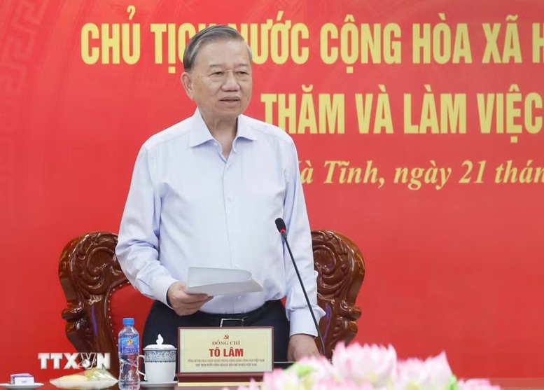 Tổng Bí thư, Chủ tịch nước chỉ rõ, Hà Tĩnh phải có tư duy phát triển mới, hành động quyết liệt và đột phá hơn để biến lợi thế thành động lực tăng trưởng bền vững - Ảnh: TTXVN