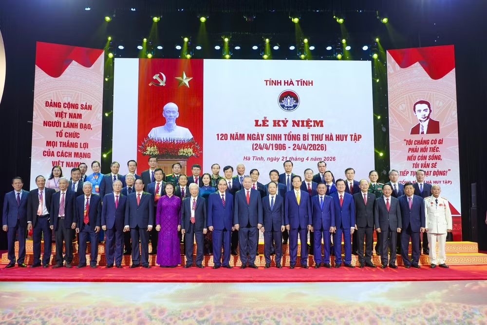 Tổng Bí thư, Chủ tịch nước Tô Lâm và các đồng chí lãnh đạo, nguyên lãnh đạo Đảng, Nhà nước và các đại biểu dự Lễ kỷ niệm. (Ảnh: NGÔ TUẤN)