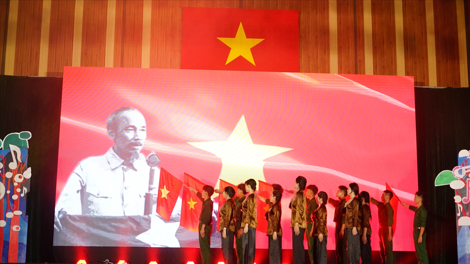 Những màn trình diễn đặc sắc của các em học sinh thể hiện tình yêu dành cho đất nước và Bác Hồ