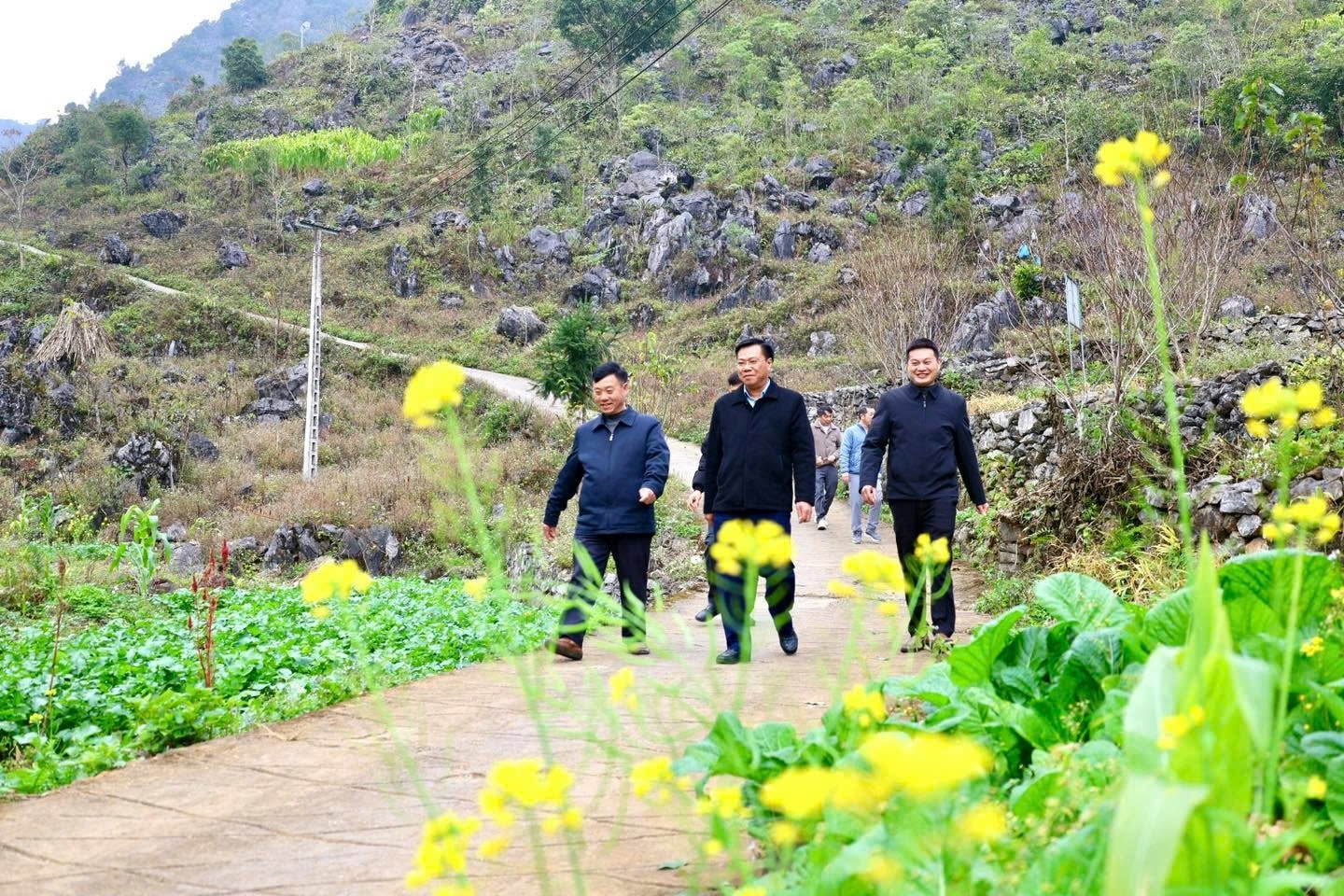 Từ những con đường mới mở giữa núi đá, tiềm năng du lịch xã vùng cao Đồng Văn, tỉnh Tuyên Quang đang dần được đánh thức, tạo sinh kế bền vững cho người dân địa phương - Ảnh: Nguyễn Quân