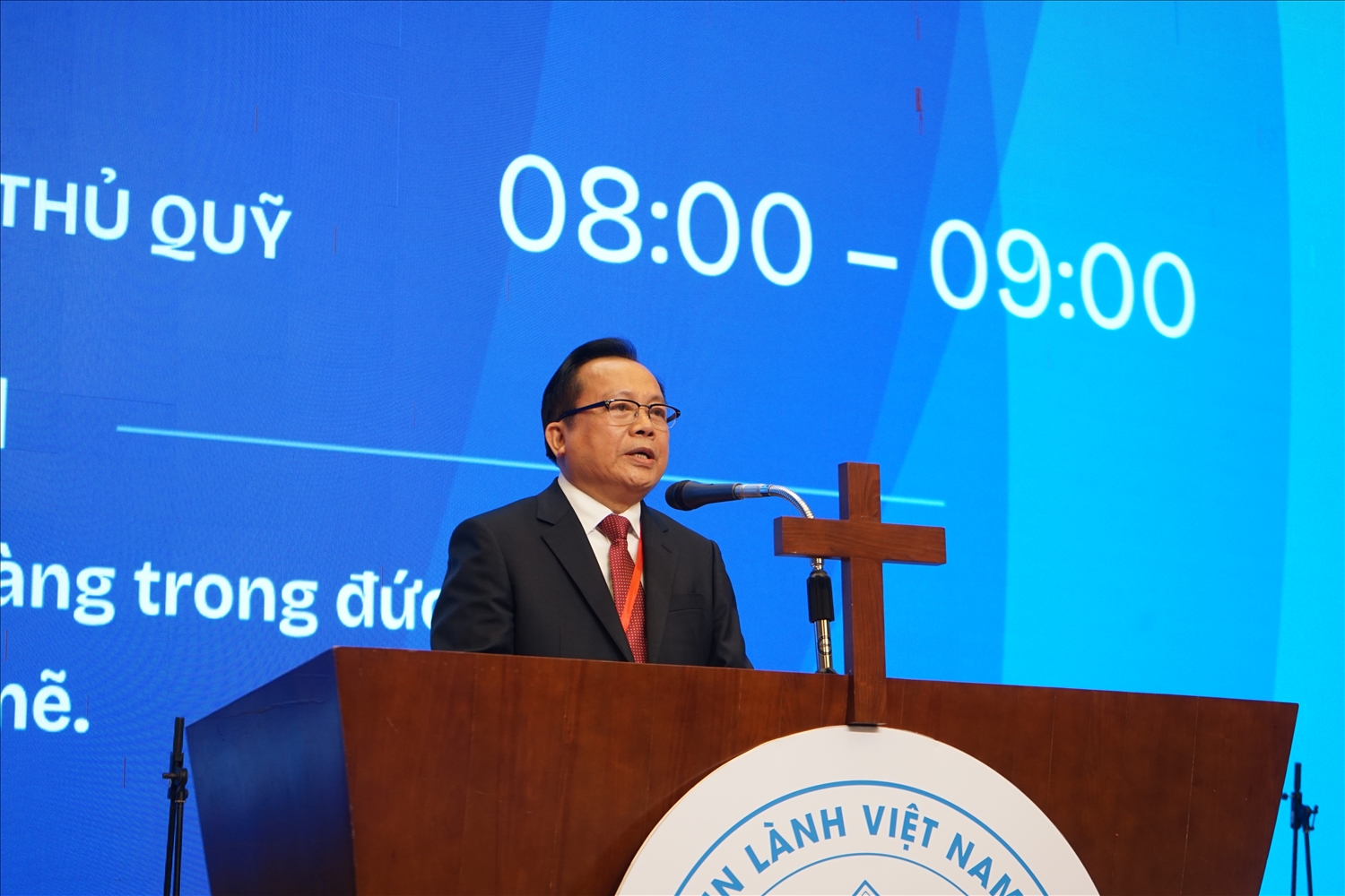 Mục sư Bùi Văn Sản, Hội trưởng Hội thánh Tin lành Việt Nam (miền Bắc) đọc diễn văn khai mạc