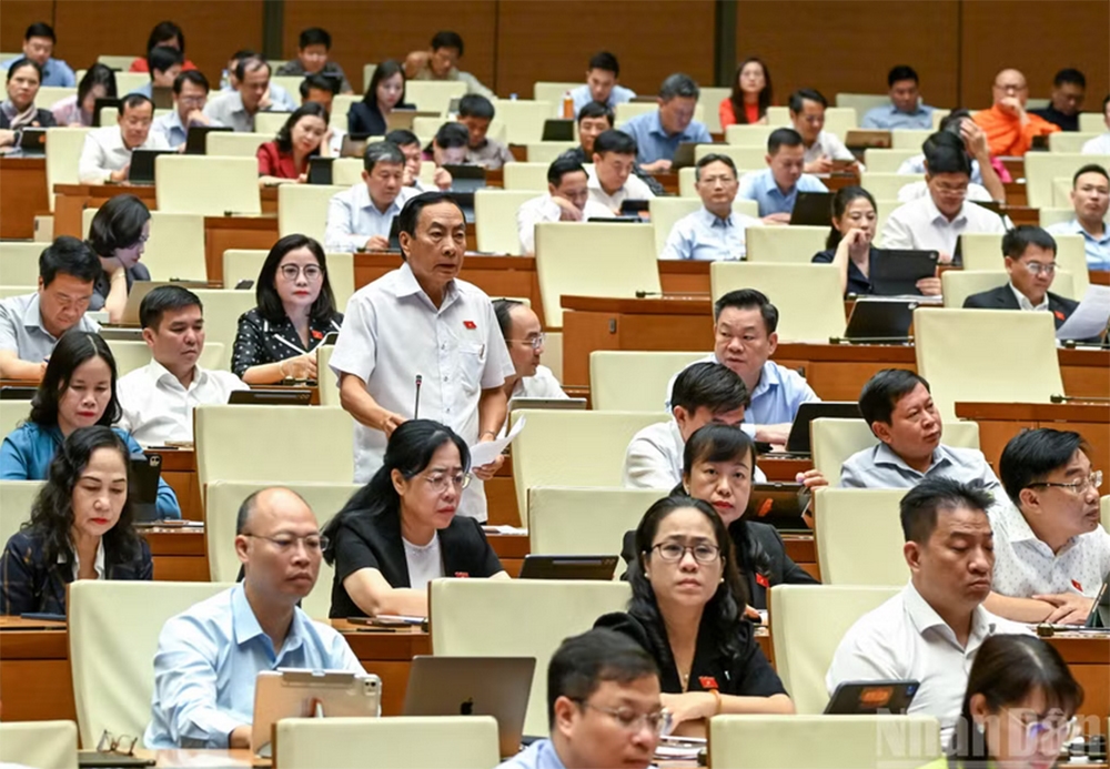 Đại biểu Phạm Văn Hòa (Đoàn Đồng Tháp). 