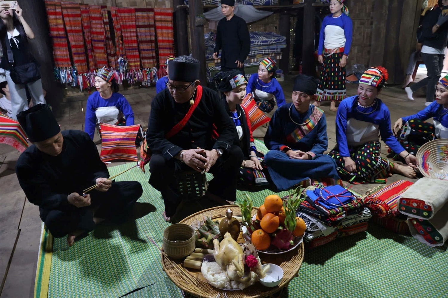 Các vật phẩm được nhà trai chuẩn bị chu đáo, kỹ lưỡng để chuẩn bị cho lễ cưới