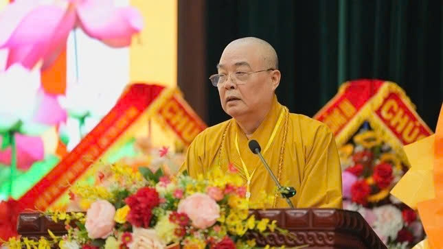 Hòa thượng Thích Thanh Nhiễu, Ủy viên Thường trực Hội đồng Chứng minh, Phó Chủ tịch Thường trực Hội đồng Trị sự Trung ương Giáo hội Phật giáo Việt Nam phát biểu tại đại hội