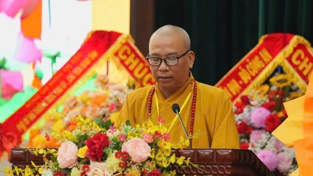 Thượng tọa Thích Quảng Truyền Trưởng Ban Trị sự Giáo hội Phật giáo Việt Nam tỉnh Lạng Sơn phát biểu tại đại hội