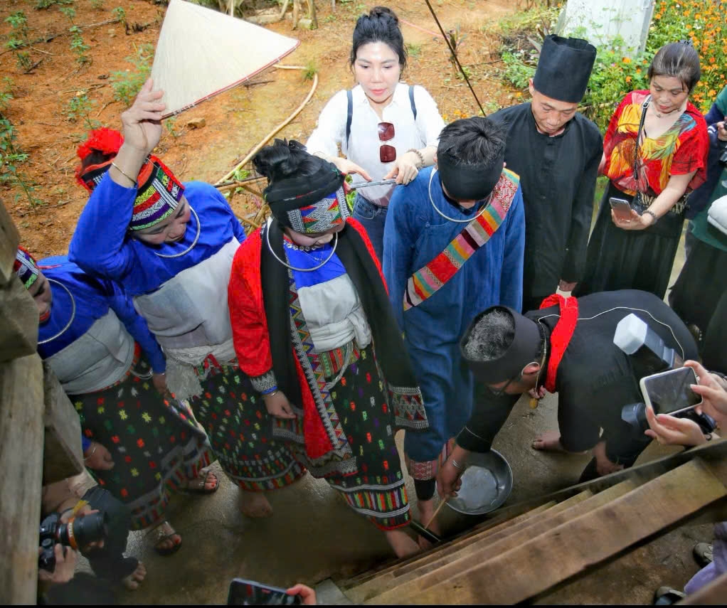 TIN ẢNH-Cưới hai lần, ở rể 3 năm: Chuyện lạ mà sâu sắc trong hôn nhân người Thái xứ Thanh 6