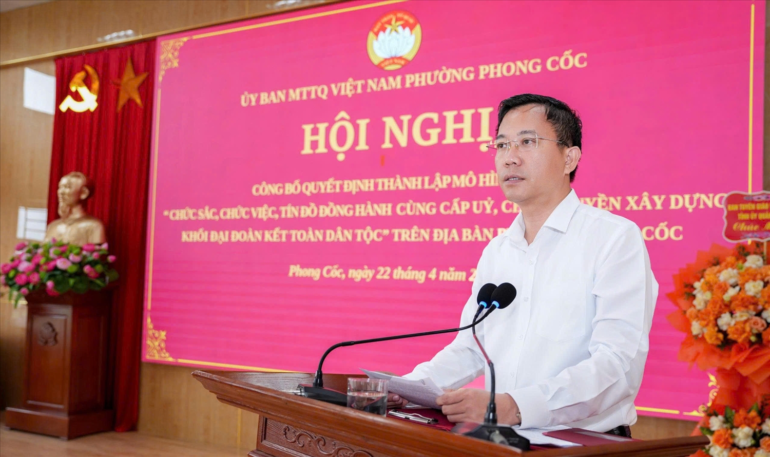 Bí thư Đảng ủy phường Phong Cốc Nguyễn Xuân Lượng phát biểu tại hội nghị