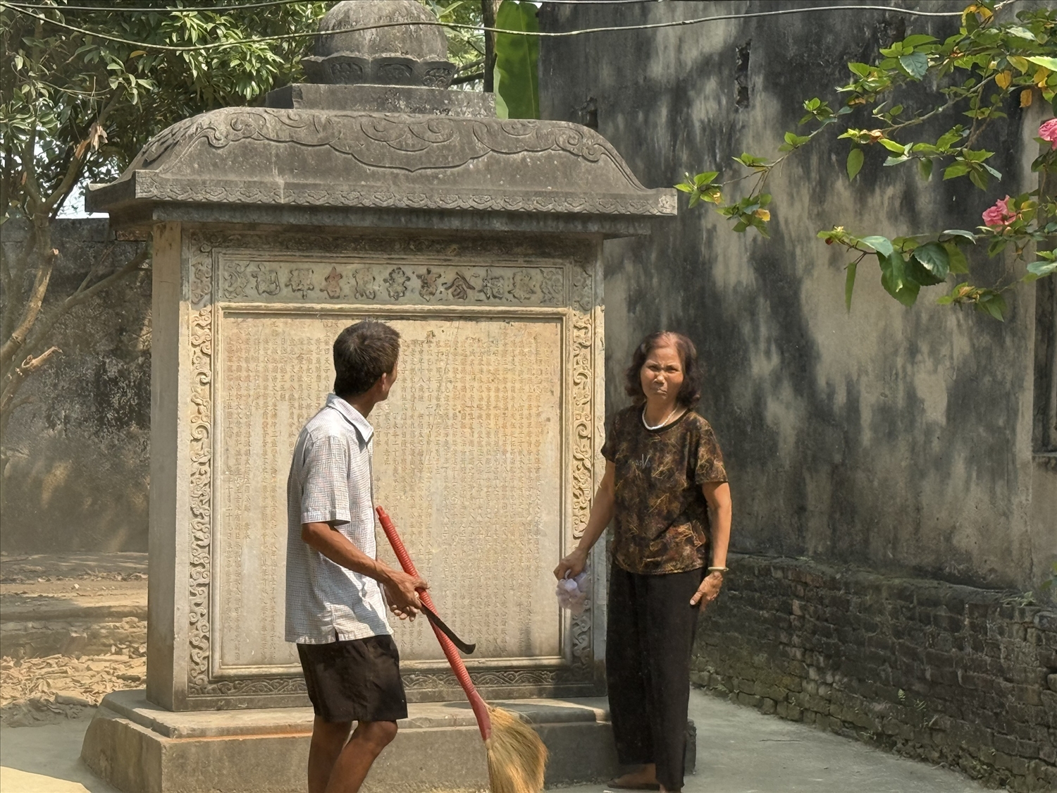 Bà Dương Thị Thoa cho biết, gia đình đồng thuận với việc tu bổ, bảo vệ di tích và sẵn sàng di dời khi được bố trí nơi ở mới.