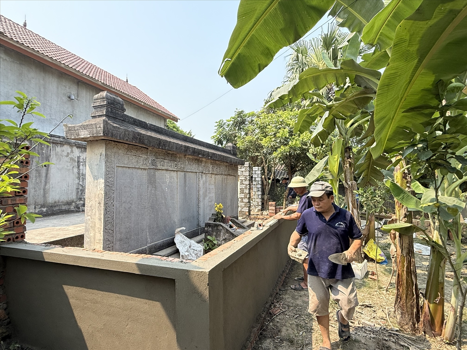 Xã Thọ Phú tuyên truyền, vận động gia đình ông Dương Bá Hùng tháo dỡ tường rào, công trình xuống cấp và xây dựng tường bao bảo vệ khu di tích.