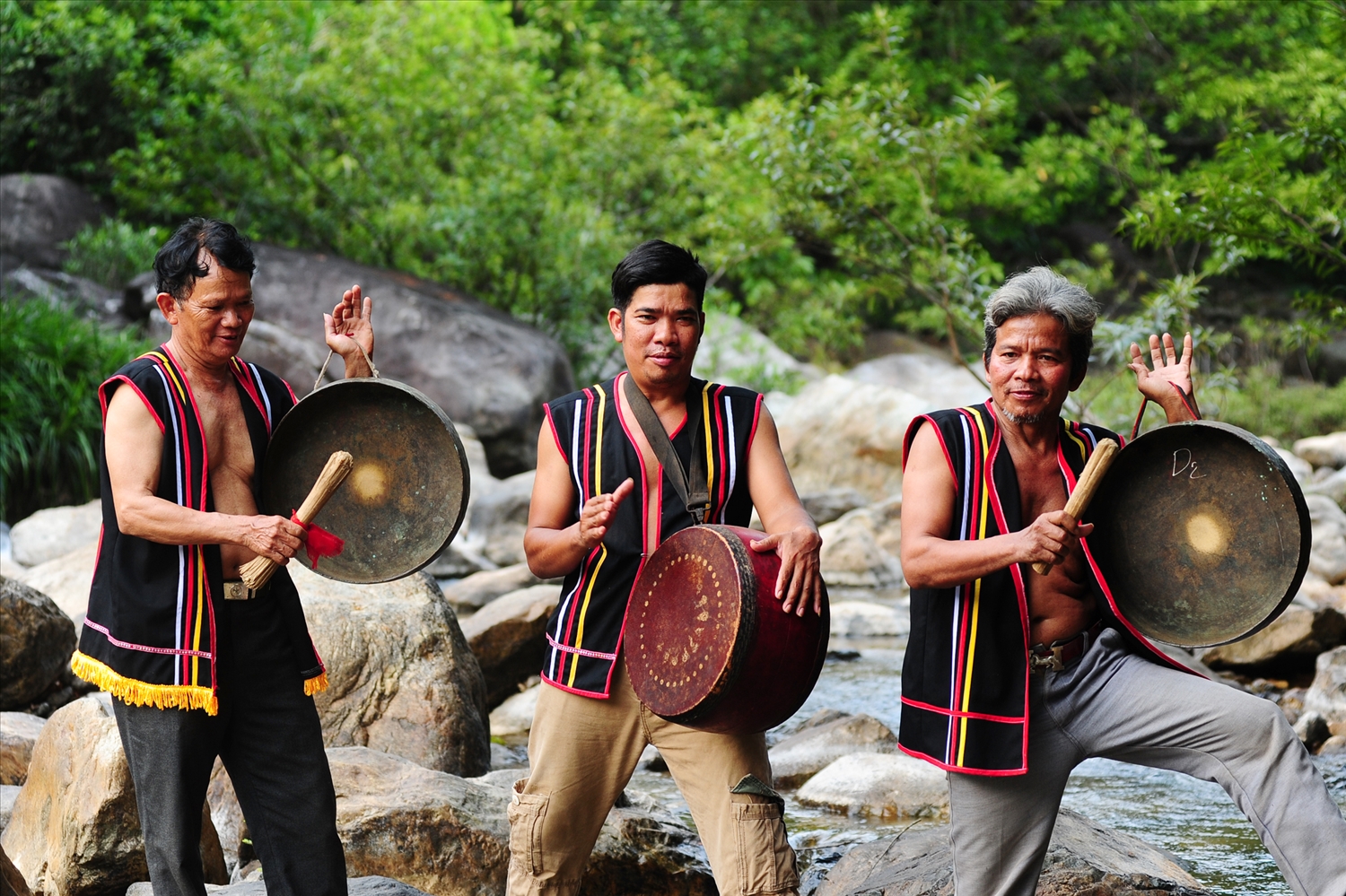 (Chùm ảnh CTV) Nghi lễ Lấp chân trâu - nét văn hóa độc đáo của người Co 5