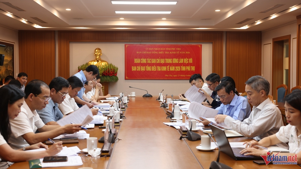 Thứ trưởng Bộ Dân tộc và Tôn giáo Nông Thị Hà làm việc với Ban Chỉ đạo Tổng điều tra kinh tế năm 2026 tỉnh Phú Thọ. (Ảnh: Đức Hoàng)